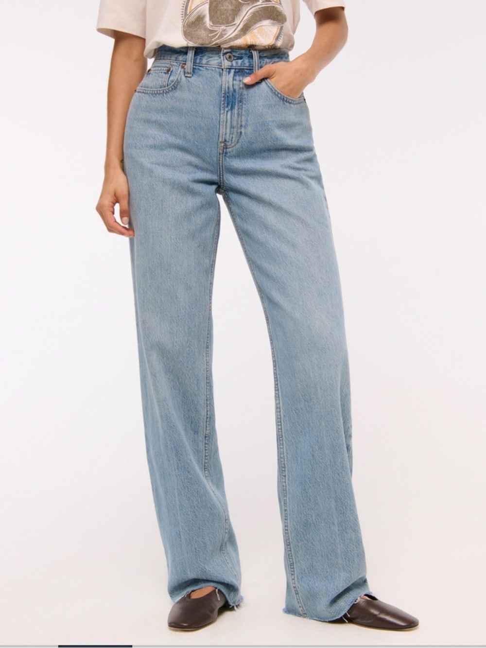 Abercrombie High Rise Loose Jean; Light Wash- 29 curve love